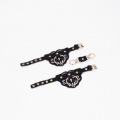 Черные кожаные наручники с клепками, кольцами и золотистой фурнитурой - Crazy Handmade - купить с доставкой в Невинномысске