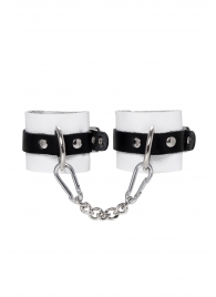 Бело-черные кожаные наручники с одним ремешком с люверсами - Pecado - купить с доставкой в Невинномысске