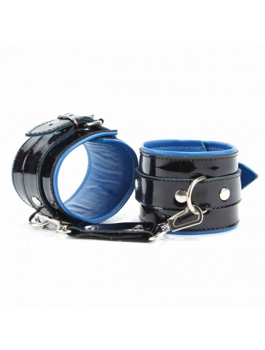 Чёрные лаковые наручники с синим подкладом - БДСМ Арсенал - купить с доставкой в Невинномысске