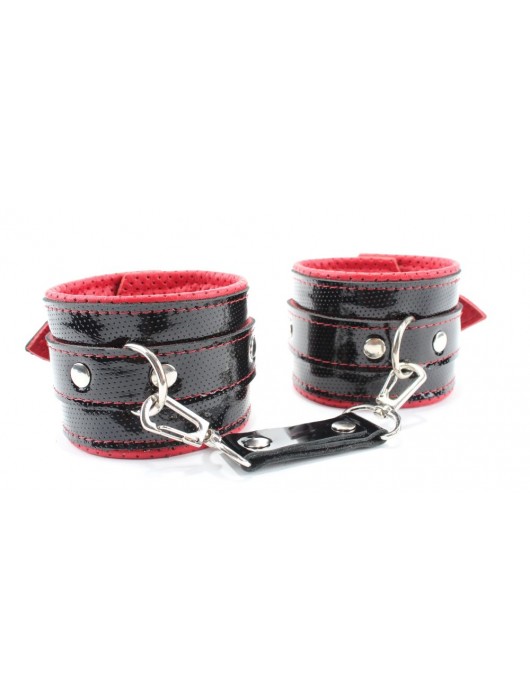 Лаковые чёрно-красные перфорированные наручники - БДСМ Арсенал - купить с доставкой в Невинномысске