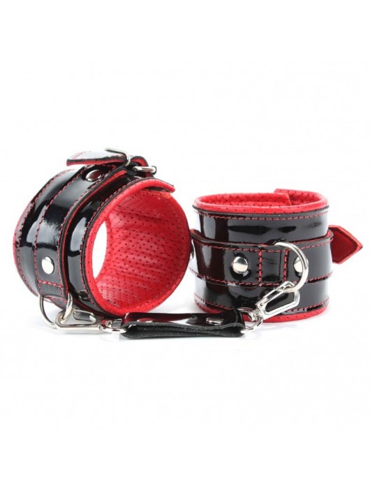 Лаковые чёрно-красные перфорированные наручники - БДСМ Арсенал - купить с доставкой в Невинномысске
