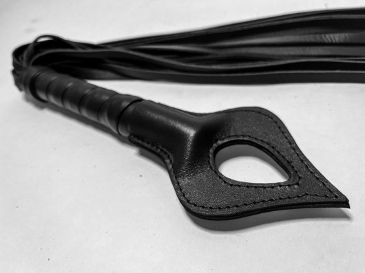 Черная кожаная плеть  Пиковая Дама  - 60 см. - БДСМ Арсенал - купить с доставкой в Невинномысске