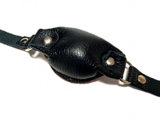 Красно-черный кожаный кляп на ремешках с пряжкой - БДСМ Арсенал - купить с доставкой в Невинномысске