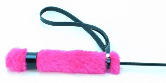 Лаковый стек с розовой меховой ручкой - 64 см. - БДСМ Арсенал - купить с доставкой в Невинномысске